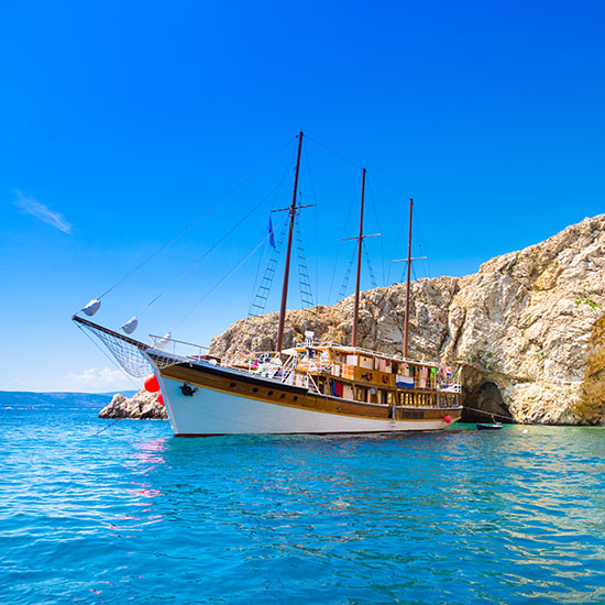 Romantic honneymoon sailing on gullets on Croatian Coast